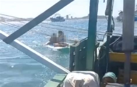 VÍDEO Penha vento leva jovens da Praia de Armação do Itapocoroy até