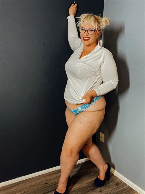 Milf In A Thong Showing Off Her Big Curves Pics Xhamster