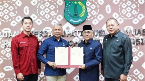 Pj Bupati Muba Serahkan Santunan Kematian Ke Anak Pasukan Oranye Ahli