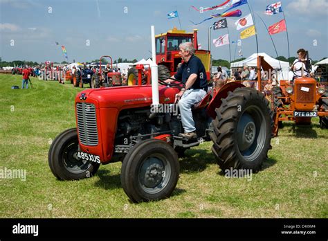 Massey Ferguson 35 Tractor Fotografías E Imágenes De Alta Resolución Alamy