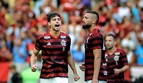 Vasco Mira Contrata O De Zagueiro Multicampe O Pelo Flamengo