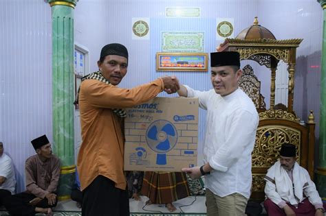 Pj Bupati Kayong Utara Safari Ramadhan Ke Teluk Batang Ini Bantuannya