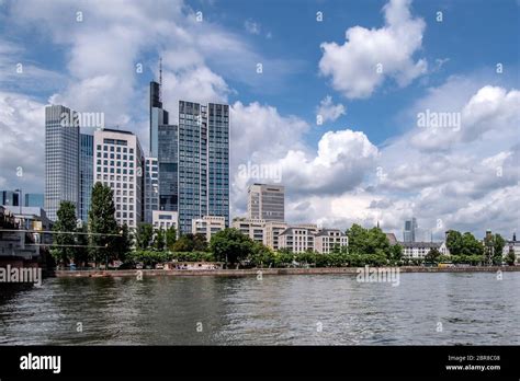 Blich über den Main auf die Frankfurter City Stock Photo - Alamy
