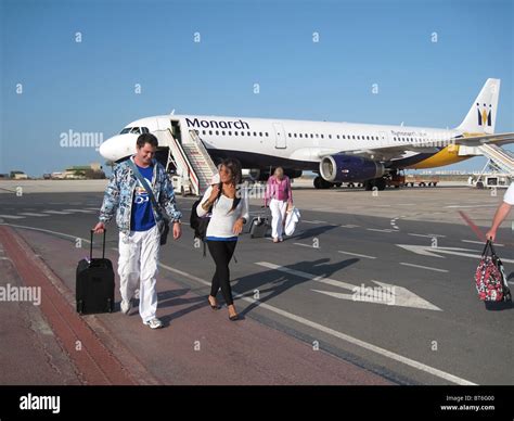 Getting Off Plane Hi Res Stock Photography And Images Alamy