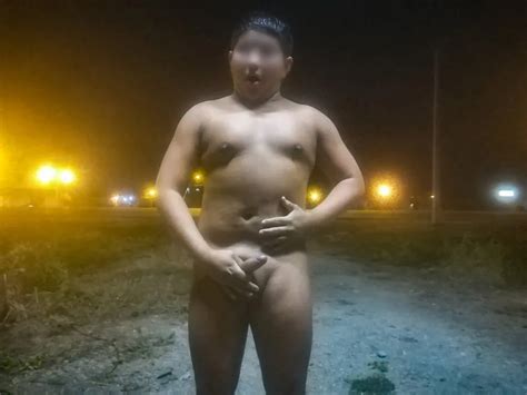 Desnudito Y Excitado Exhibiciendome En Las Calles Nocturnas Nude