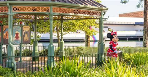 Minnie Mouse meet and greet at the EPCOT World Showcase Gazebo - Photo ...