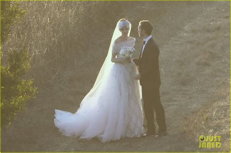 Anne Hathaway Wedding Pictures Revealed!: Photo 2730534 | Adam Shulman ...