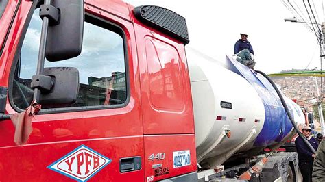 Ypfb Aumenta Despacho De Combustibles De A Cisternas Por D A