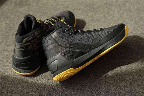 Get Up Close And Personal With The Under Armour Curry 3 Blacktaxi