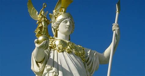 Athene - gudinde for visdom, håndværk og krig : Lidt om mig...