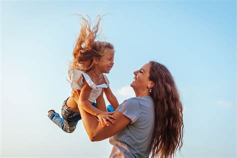 Benefits of aunts: why aunts may be just as important as mums ...