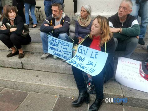 Manifestazione Contro Il Green Pass In Piazza Verdi A Como Ottobre