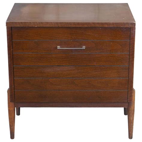 Mid Century Modern Danish Lu Van Walnut Record Storage Side Table Cabinet Stand At 1stdibs Lu