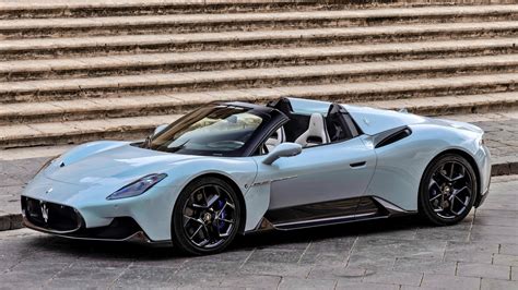 Maserati MC20 Cielo Spyder Driving Experience - YouTube