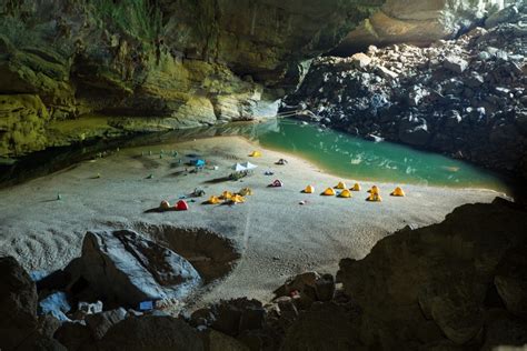 Visiting the world's largest cave: Hang Son Doong - Bookaway | Descubra ...