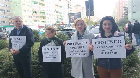 Protestul De La Casa Jude Ean De Asigur Ri De S N Tate Sibiu Continu