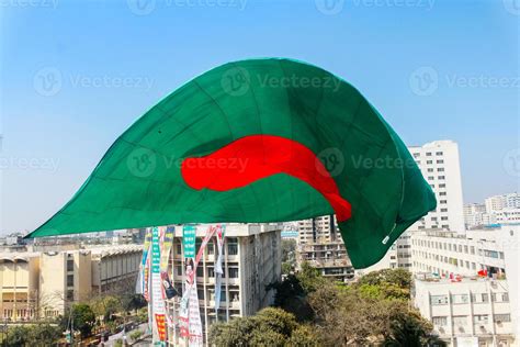 Bangladeshi Flag Waving 21908373 Stock Photo at Vecteezy