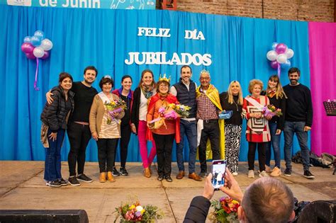 Cientos De Adultos Mayores Celebraron El D A Del Jubilado Junto Al