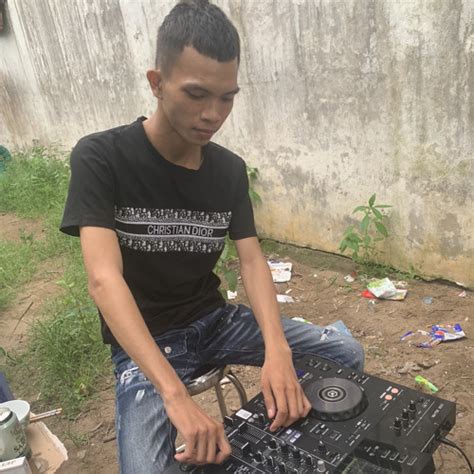 Stream Hu Nh Minh Hi U Listen To Copy Of L C Huy Ho Ng B N B Anh Em Remix Ch Hot Tik