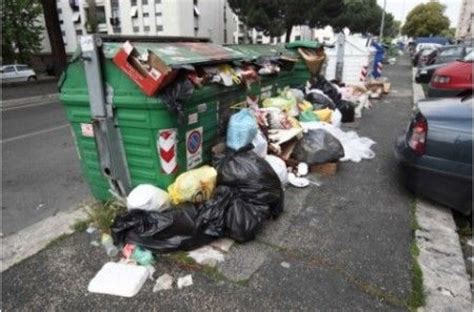 Emergenza Rifiuti Roma Invasa Da Tonnellate Di Immondizia Ecoo It