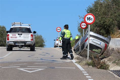 Galeria Mañana Accidentada En Lucena Con El Vuelco De Un Vehículo En