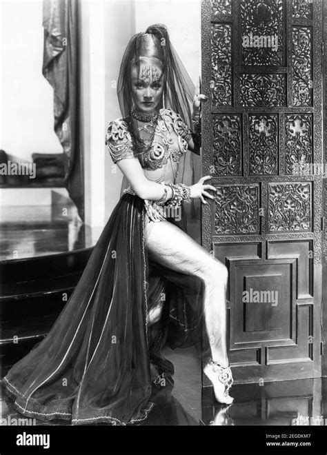 Marlene Dietrich With Gold Painted Legs In Kismet 1944 Director William Dieterle Play Edward