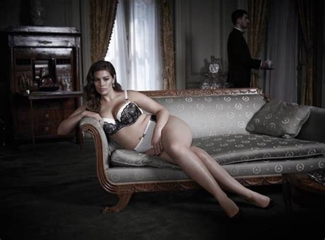 Modelo Plus Size Ashley Graham Cria Cole O De Lingerie