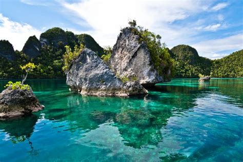 7 Tempat Wisata Di Indonesia Yang Mendunia Dan Sering Ramai Turis