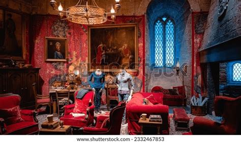 21 Harry Potter Gryffindor Common Room Images, Stock Photos, 3D objects ...