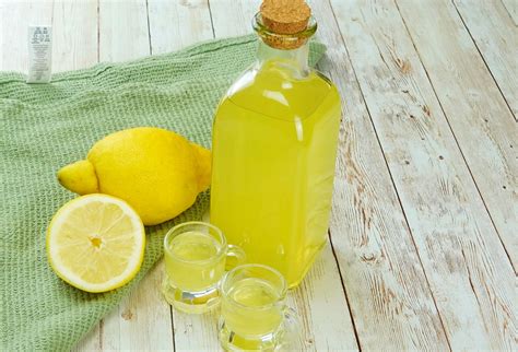 Limoncello La Ricetta Originale Del Liquore Tipico Della Costiera