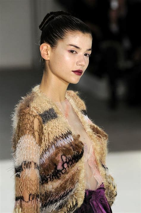 Look Back At The Best Runway Beauty Looks From Rodarte Knit Fashion