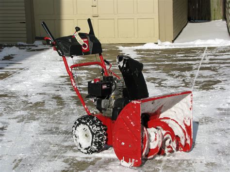 Snow Blower Maintenance Tips - MVS Ottawa