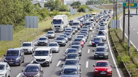 VIDEO FOTO Kolone i gužve na cestama i u lukama Osam pravila moglo bi