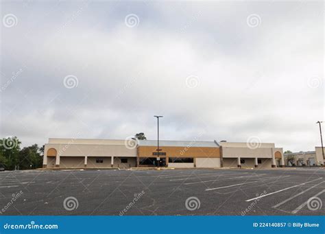 Empty Retail Strip Mall Empty Parking Lot Editorial Photography Image