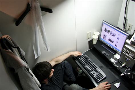 Japanese Internet Café Your Choice Of Pain Or Pleasure