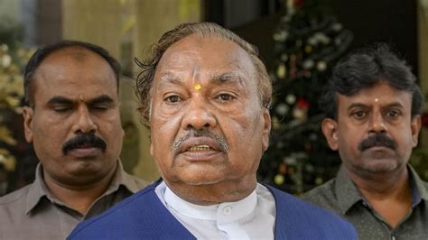 Ex Karnataka Minister Ks Eshwarappa Demands Cm Siddaramaiahs Resignation Over Differences Among