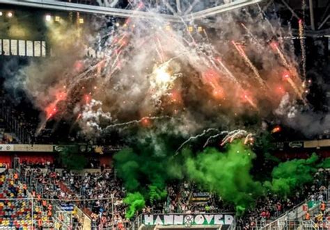 Pyroshows bei Fortuna Düsseldorf gegen Hannover 96 Faszination Fankurve