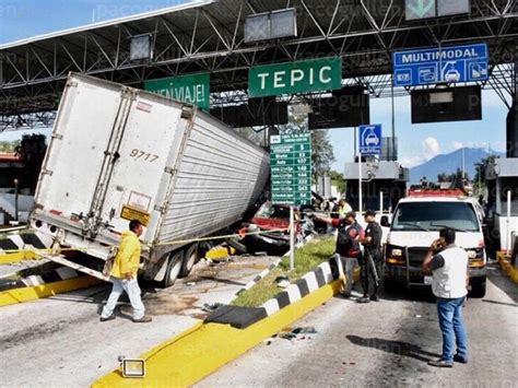 Un Muerto En Aparatoso Accidente En Autopista Tepic Guadalajara