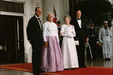 President Hw Bush And First Lady Bush Welcome Queen Elizabeth Ii And