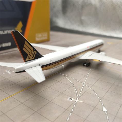 Rare B Er Singapore Airlines V Swb Livery Hobbies