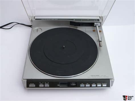 Realistic Lab Direct Drive Linear Tracking Turntable Photo