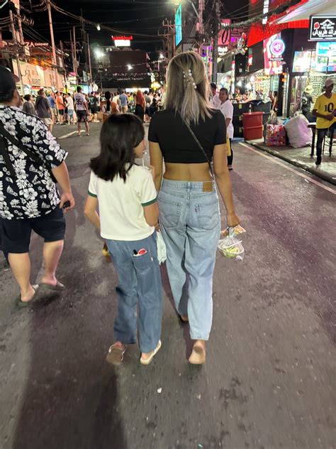 Niki Barefoot With Daughter On Bangla Road Mike Punk Flickr