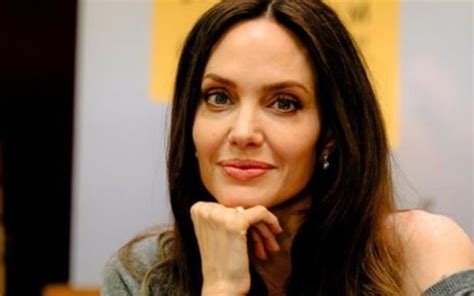 Angelina Jolies Emotional Email To Ex Brad Pitt Goes Viral Amid Legal