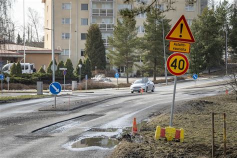 Katuinsinöörin mukaan Turun kadut ovat reikiintyneet viime viikkoina ...