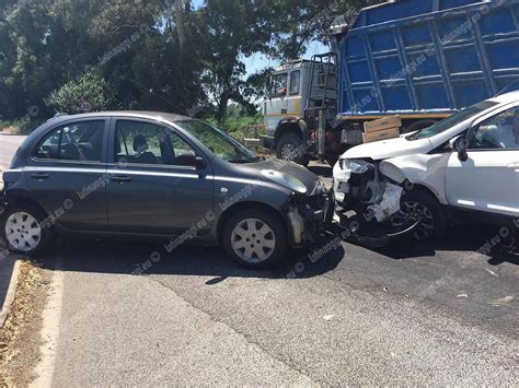 Schianto Frontale Tra Auto Lungo La Migliara 53 In Due Finiscono Al