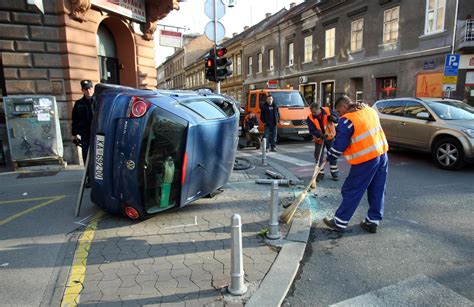 Galerija Zalete Se Kao Lu Aci Pa Pro U Kroz Crveno Str Ve Ernji Hr