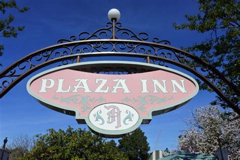 Plaza Inn Breakfast with Minnie and Friends - Smart Mouse Travel