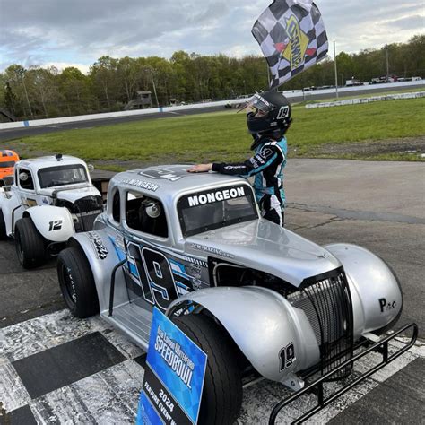 Jase Mongeon Wins Saturday At New London Waterford Speedbowl Legends