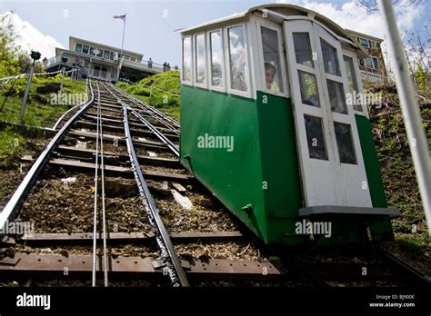 Dubuque Il Cable Car The Fenelon Place Elevator Is Described As The