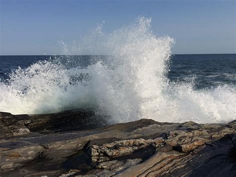 Wave Crashing Into Rocky Coast Hoodoo Wallpaper